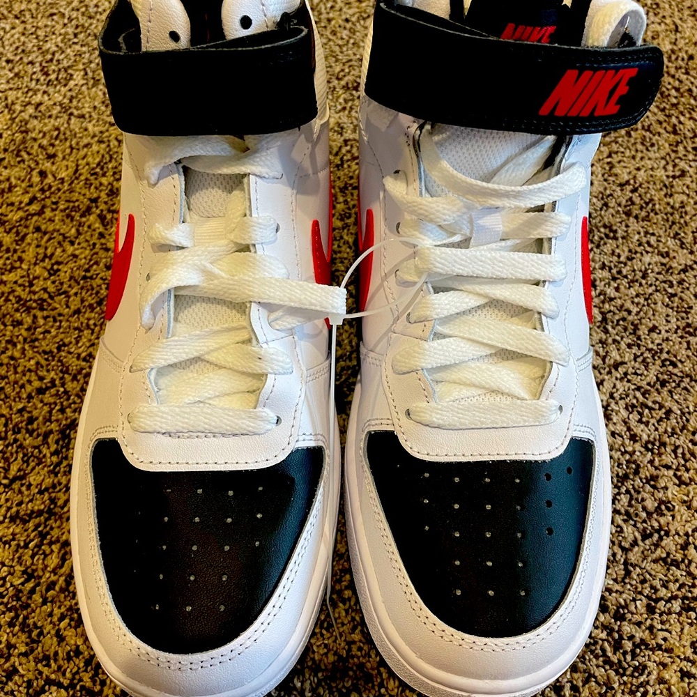 NWT Youth Nike High Tops, Size 5.5